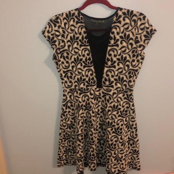 Black and white pattern dress - Picture 3 of 3